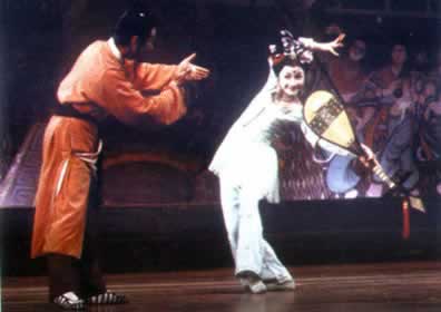 《丝路花雨》轰动海内外（转自：历史上的今天。com）