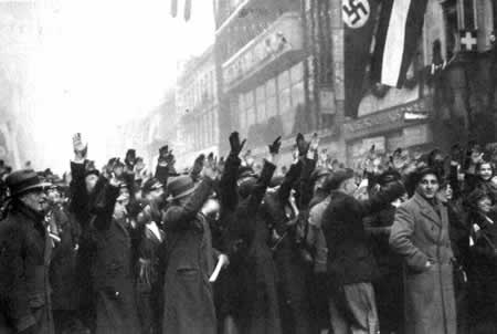 萨尔公民投票赞成重新并入德国（歷史上的今天。中国）