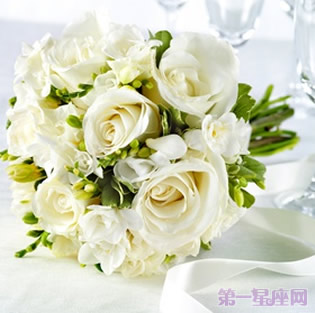 白玫瑰花语:送11朵白玫瑰代表什么意思?